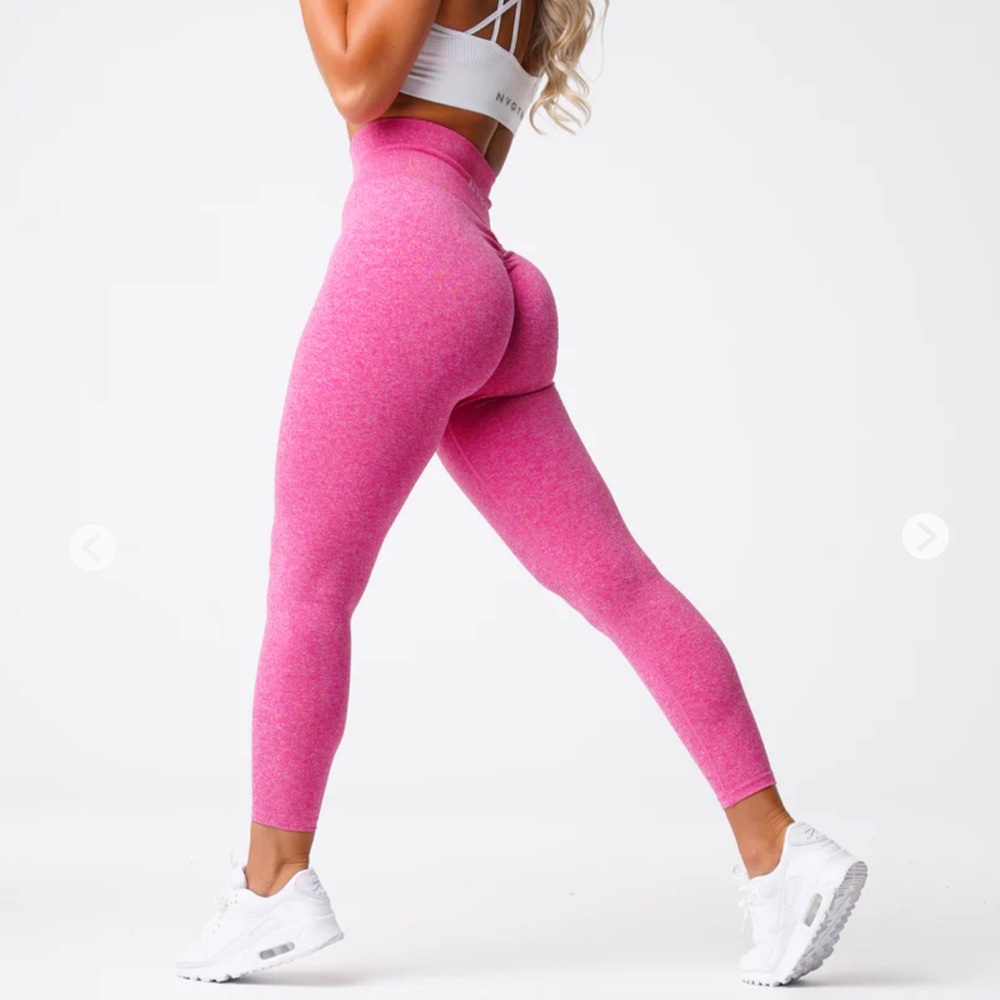 NVGTN SAMPLE: Fuchsia Scrunch Seamless Leggings